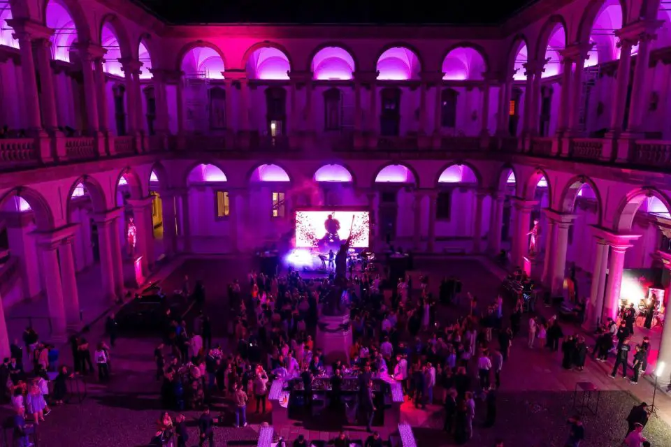 Overskin di Veralab celebra il 1° anniversario con un party a Milano