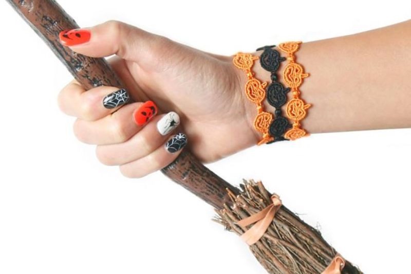 polso con bracciali halloween