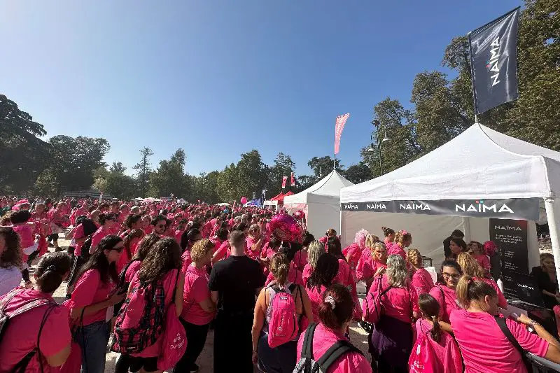 parata rosa per la sensibilizzazione ai tumori femminili