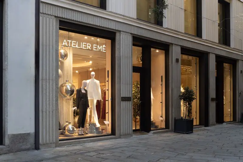 vetrina boutique via della spiga milano