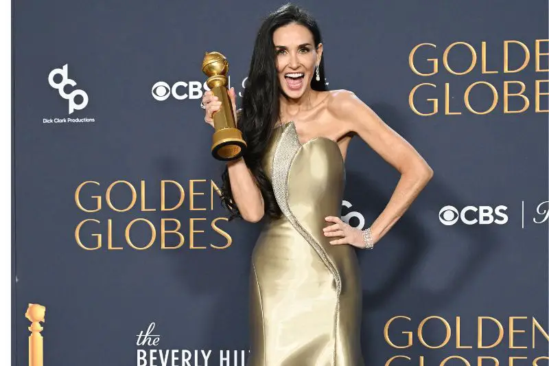 demi moore tra i vincitori del goldeen globe 2025