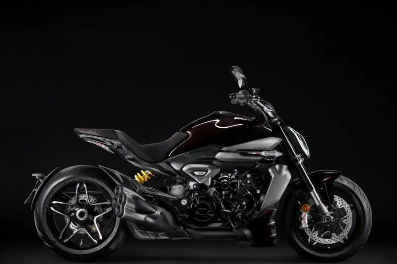 moto Ducati XDiavel V4