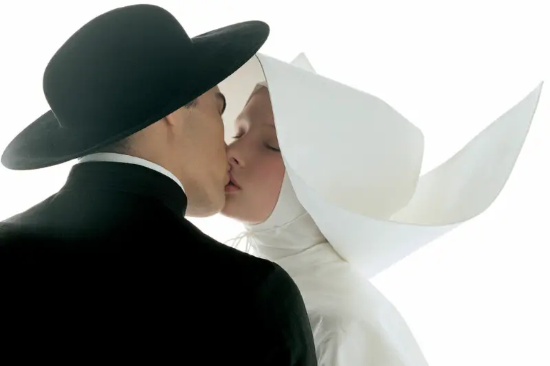 bacio prete suora oliviero toscani benetton